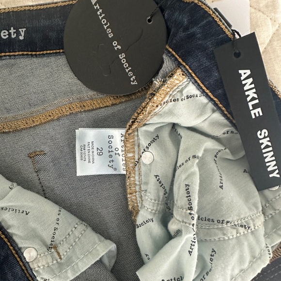 🆕 Articles of Society distressed jeans, NWT in Prairie wash, size 29. Brand NWT - Picture 7 of 8